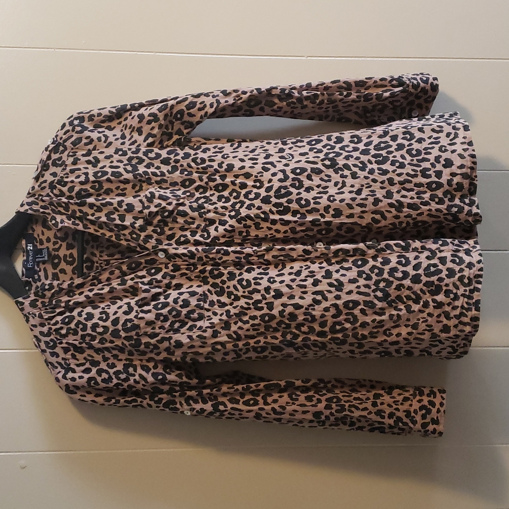 Womens size 4 forever 21 blouse.